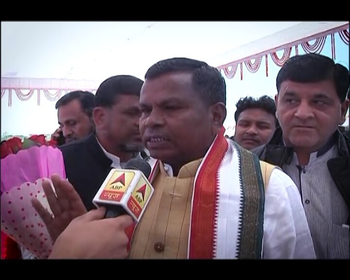 Chhattisgarh: Kawasi Lakhma Meet Congress minister who cannot read or write; Governor read oath for him and he repeated Chhattisgarh: Meet Congress minister Kawasi Lakhma who cannot read or write