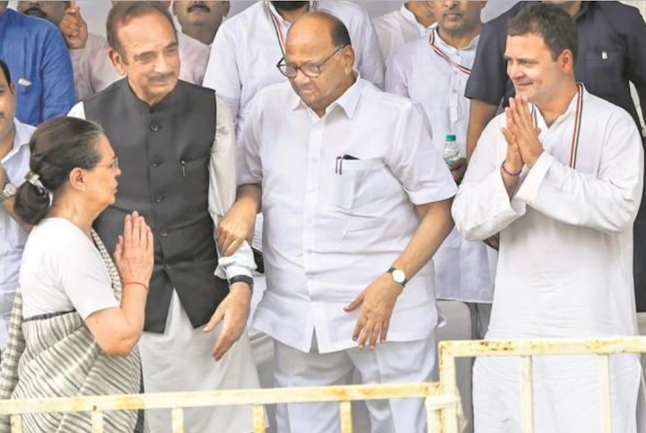 Sharad Pawar praises Sonia, Rahul Gandhi; attacks PM Narendra Modi Sharad Pawar praises Sonia, Rahul Gandhi; attacks PM Narendra Modi