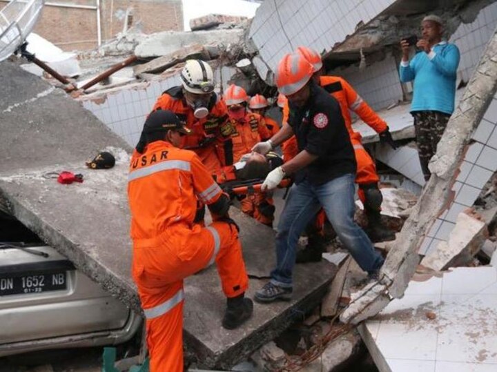 Indonesian tsunami rescue efforts continue as country marks 2004 disaster, death toll reaches 429 Indonesian tsunami rescue efforts continue as country marks 2004 disaster, death toll reaches 429