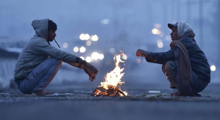 Temperature drops to 3.6 degrees in Delhi; Bad weather disrupts rail traffic, several trains cancelled, delayed; Check train status Temperature drops to 3.6 degrees in Delhi, several trains cancelled, delayed; Check train status