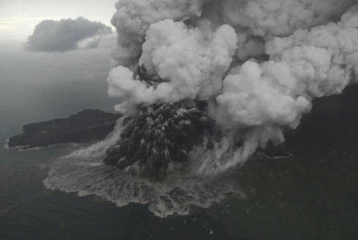 Indonesia hikes danger level for deadly tsunami volcano Indonesia hikes danger level for deadly tsunami volcano