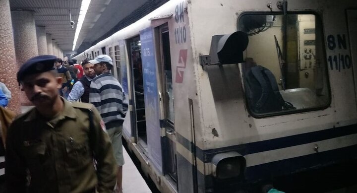 Kolkata Metro fire: 'Kicked doors, banged on window panes,' passengers recount horror Kolkata Metro fire: 'Kicked doors, banged on window panes,' passengers recount horror