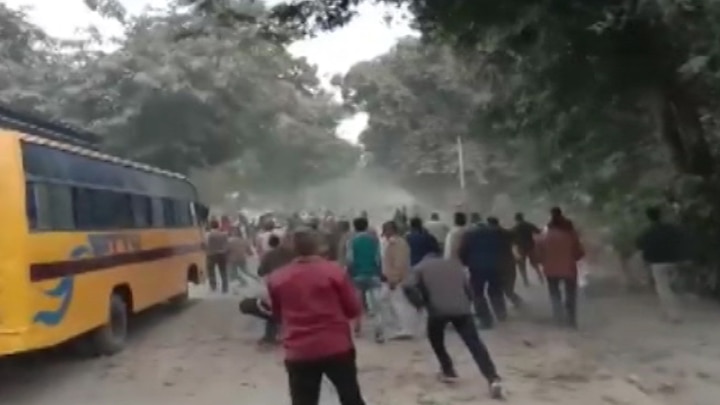 UP: Police constable killed in stone-pelting by protesters after PM's rally in Ghazipur; Congress slams govt UP: Police constable killed in stone-pelting by protesters after PM's rally in Ghazipur