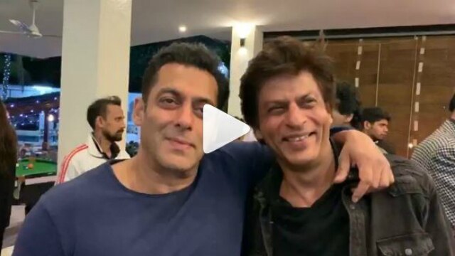VIDEO: Salman Khan, Shah Rukh Khan revive 'Karan Arjun' memories! VIDEO: Salman Khan, Shah Rukh Khan revive 'Karan Arjun' memories!