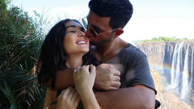 PIC: Akshay Kumar & Rajinikanth's '2.0' co-star Amy Jackson gets engaged to beau George Panayiotou on New year 2019! Amy Jackson gets engaged to beau George Panayiotou on New Year; flashes her engagement ring in a romantic picture!