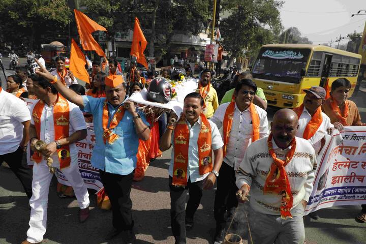Shiv Sena members were seen protesting on the road. / Getty Images