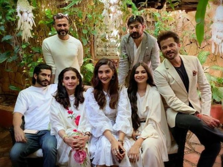 PICS: Sonam Kapoor welcomes first Sunday of 2019 as she goes 'bruncing' with her family in style! PICS: Sonam Kapoor welcomes first Sunday of 2019 as she goes 'bruncing' with her family in style!