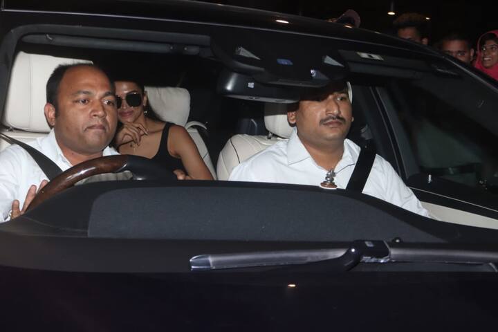 Here’s a picture of Deepika smiling for the paps in her car!
