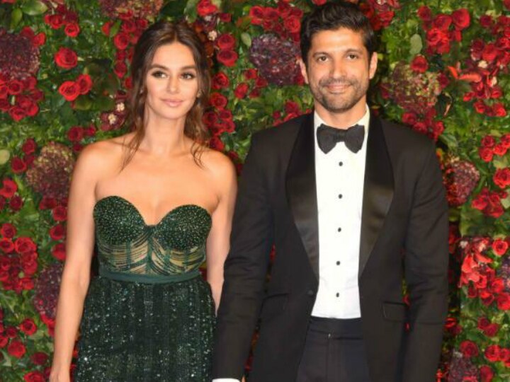 Farhan Akhtar & girlfriend Shibani Dandekar already ENGAGED; To get married in April? Farhan Akhtar & girlfriend Shibani Dandekar already ENGAGED; To get married in April?