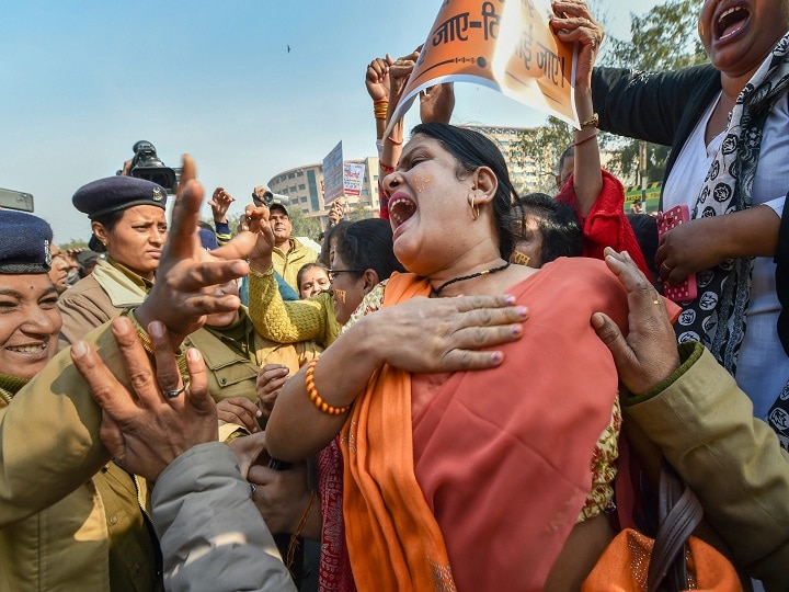 Ayodhya case: Court defers hearing till Jan 29; Protests erupt outside SC SC Judge UU Lalit recuses himself from Ayodhya case; Protests erupt outside SC