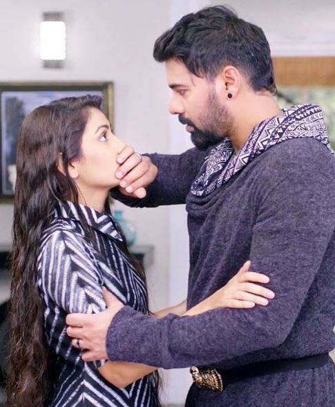 'Kumkum Bhagya', featuring Sriti Jha & Shabir Ahluwalia in lead roles, has slipped to the 9th spot this week. The popular ZEE TV show bagged 5th position last week. (Photo: Web)