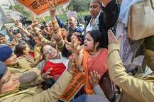 PICTURES: Angry lord Ram devotees protest outside SC after court defers Ayodhya Land Dispute Case