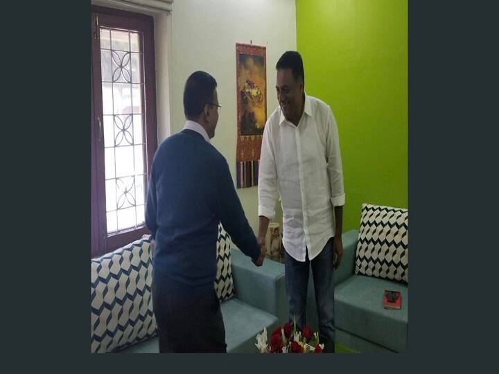 Actor Prakash Raj, who recently announced that he would contest the upcoming Lok Sabha elections, met Delhi Chief Minister Arvind Kejriwal in the national capital on Thursday and discussed ways to address various issues. (PIC: @prakashraaj/Twitter)