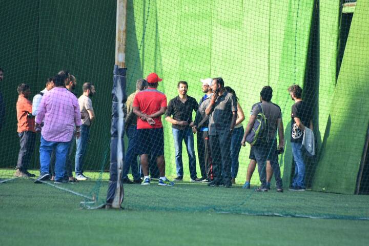 Ranveer, who will be next seen in ‘Gully Boy’ opposite Alia Bhatt, was snapped while he was with Kabir Khan at the nets.