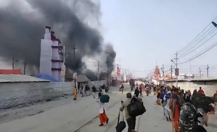Massive Fire engulfs Kumbh Mela at Prayagraj; rescue operation underway Kumbh Mela: Cylinder blast in Digambara Akhada camp causes massive fire, no casualties reported