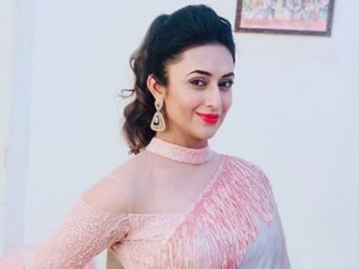 The Voice 3: 'Yeh Hai Mohabbatein' star Divyanka Tripathi Dahiya is EXCITED to be solo anchor of AR Rahman's reality show 'Yeh Hai Mohabbatein' actress Divyanka Tripathi is EXCITED to be solo anchor of 'The Voice'