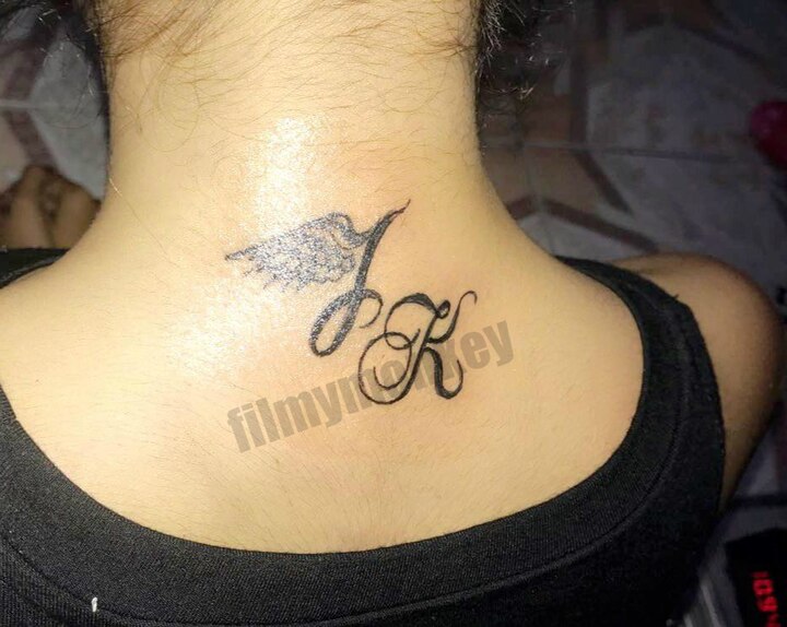 Janhvi Kapoor S Female Fan Gets Her Name Initials Jk Tattooed On The Back Of Her Neck Meets Takht Actress At The Gym