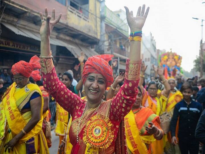 Kumbh Meal 2019: Hindu devotees take part in a religious procession towards the Sangam area during the 'royal entry' for the upcoming Kumbh Mela festival in Allahabad on January 11, 2019. - The festival attracts millions of Hindu pilgrims to the sacred confluence of the Yamuna and Ganges rivers over 49 days between January 15 and March 4. (AFP)