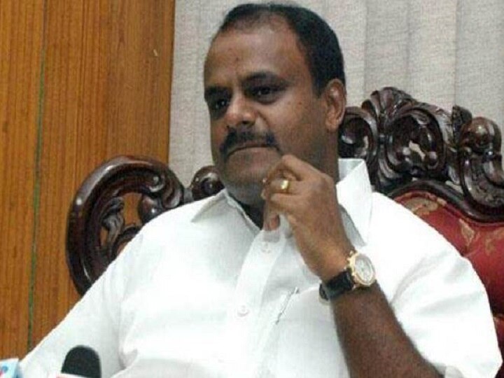 Karnataka: Political battle heats up between Cong, BJP after two independent MLAs withdraw support from Kumaraswamy govt Karnataka: Cong, BJP in heated battle after 2 MLAs withdraw support from Kumaraswamy govt