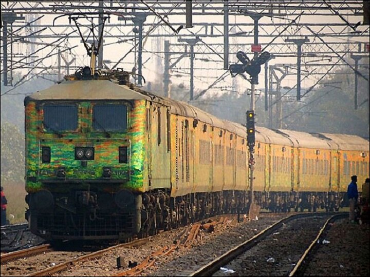 Two coaches of Jammu-Delhi Duranto Express looted by unidentified assailants on the outskirts of Delhi today Two coaches of Jammu-Delhi Duranto Express looted by unidentified assailants on the outskirts of Delhi today