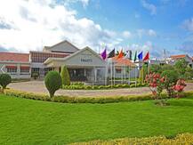 Karnataka: 4 Congress MLAs skip crucial meet, rest taken again to Eagleton resort for a huddle