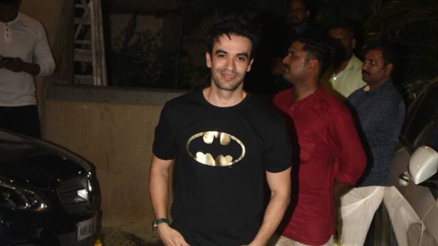 Punit Malhotra, who is directing the ‘Student of the Year 2’, hosted a glitzy party at his house on Saturday night (January 19). Leading Bollywood celebs including his ‘SOTY 2’ gang attended the bash.