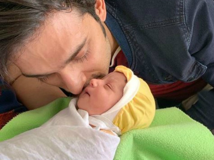 'Kasautii Zindagii Kay' actor Parth Samthaan aka 'Anurag Basu' welcomes a cute baby girl in family; Shares adorable pictures on social media! 'Kasautii...' lead actor Parth Samthaan welcomes his niece; Shares adorable pictures on social media!