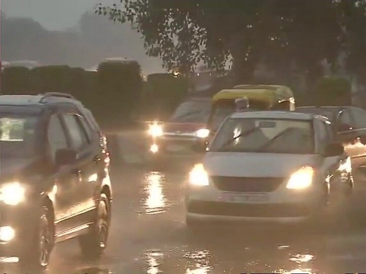 Delhi rains! Heavy rain, thunderstorm in Delhi-NCR for second day; 15 trains running late Heavy rain, thunderstorm lash Delhi-NCR for second day; 15 trains running late