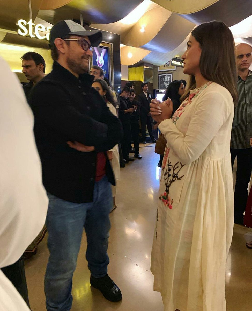 Rubaru Roshni' screening: Hina Khan meets Aamir Khan & praises the film; Superstar responds humbly!