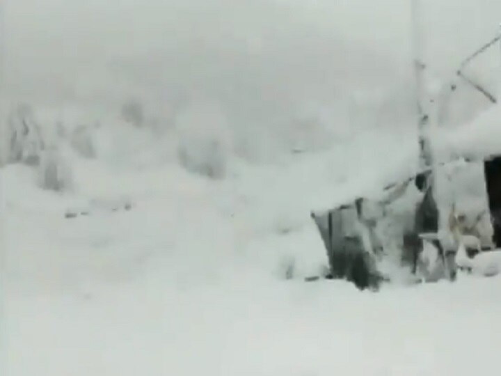 Snow avalanche blocks Jawahar tunnel, Srinagar-Jammu NH closed Snow avalanche blocks Jawahar tunnel, Srinagar-Jammu NH closed