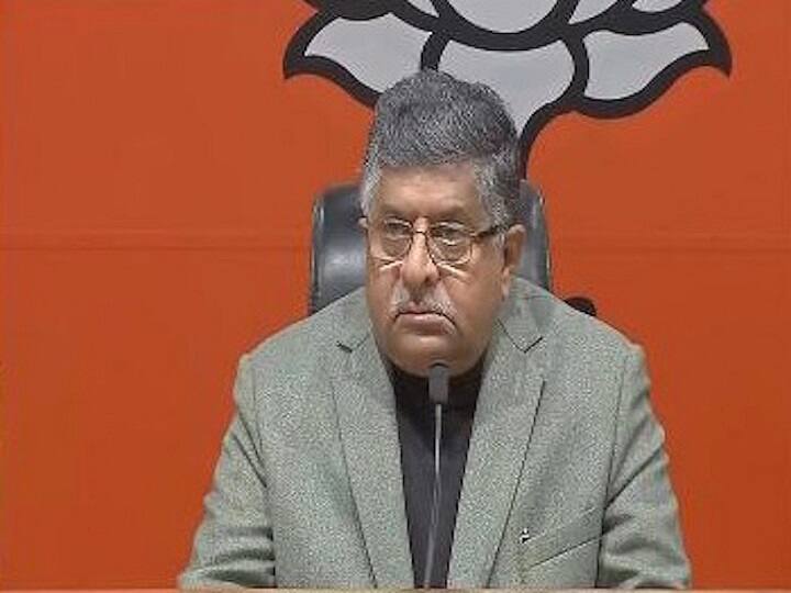 EVM hacking case: BJP hits back; says 'Man making allegations is Congress campaigner' EVM hacking case: BJP lashes out at Rahul's party; says 'Man making allegations is pro-Congress campaigner' EVM hacking case: BJP hits back; says 'Man making allegations is Congress campaigner'