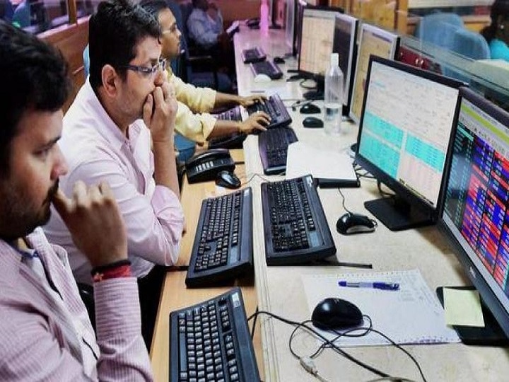 Share Market Update: Sensex sheds 100 pts over weak global ques; Nifty below 10,900 Share Market Update: Sensex sheds 100 pts over weak global ques; Nifty below 10,900