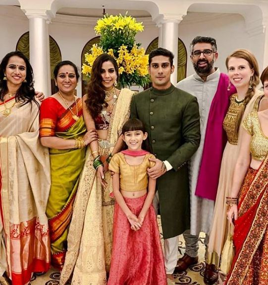 Newly-married Prateik Babbar & Sanya Sagar look stunning as they pose for pics together at Lucknow wedding reception!