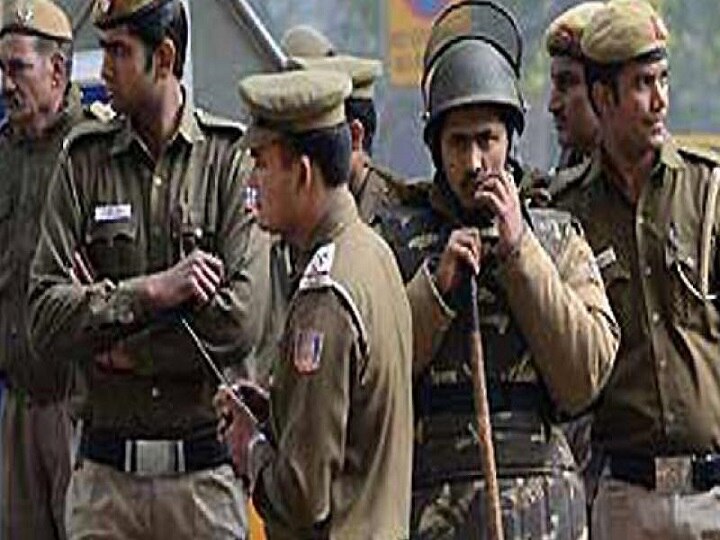 Delhi Police arrests two Jaish-e-Mohammad terrorists for allegedly planning attacks on Republic Day Delhi Police arrests two Jaish-e-Mohammad terrorists for allegedly planning attacks on Republic Day