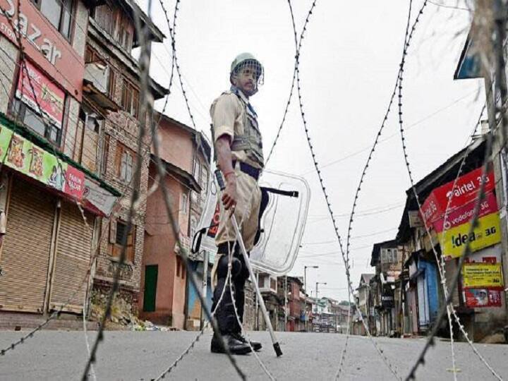 Mobile internet services suspended in Kashmir in view of R-Day celebrations Mobile internet services suspended in Kashmir in view of R-Day celebrations Mobile internet services suspended in Kashmir in view of R-Day celebrations
