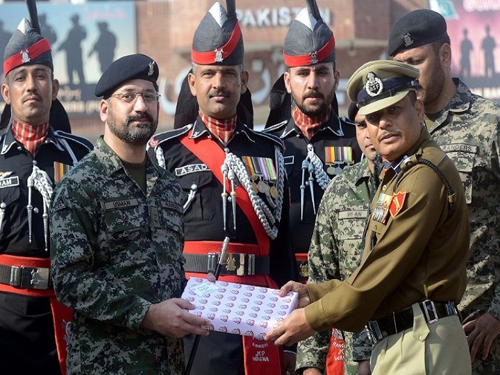 At Attari-Wagah border, BSF gifts sweets to Pakistani rangers on India's 70th Republic Day At Attari-Wagah border, BSF gifts sweets to Pakistani rangers on India's 70th Republic Day