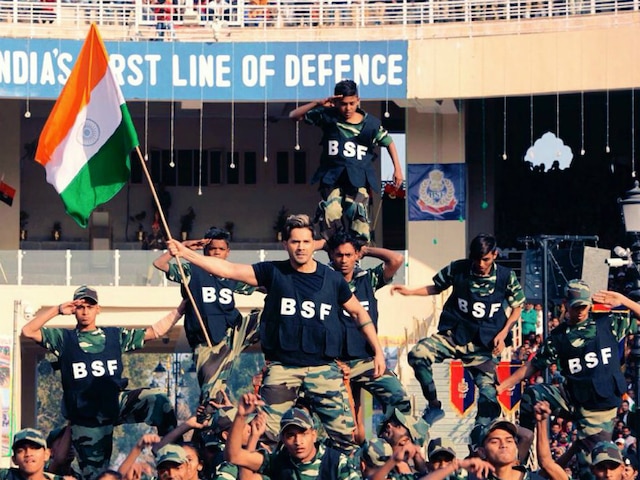 Republic Day 2019: Varun Dhawan performs at Wagah border! SEE PICS & VIDEOS! Happy Republic Day 2019: Varun Dhawan performs at Wagah border! SEE PICS & VIDEOS!