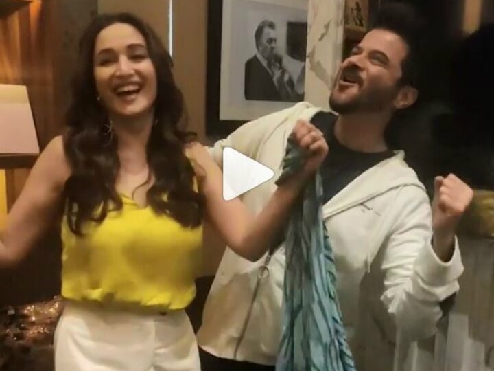 30 Years of 'Ram Lakhan': Madhuri Dixit, Anil Kapoor celebratory dance on 'My Name Is Lakhan' is 'Total Dhamaal'! WATCH VIDEO! VIDEO: Madhuri Dixit, Anil Kapoor celebrate 30 years of 'Ram Lakhan' by dancing on 'My Name Is Lakhan'!