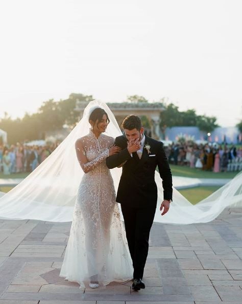 PICS & VIDEOS: Newlyweds Priyanka Chopra & Nick Jonas' fourth Wedding reception in US was a perfect 'fam jam'!