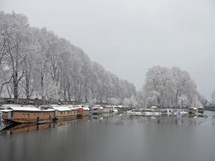 Intense cold wave grips Kashmir Valley Intense cold wave grips Kashmir Valley, temperature reaches several notches below the freezing point