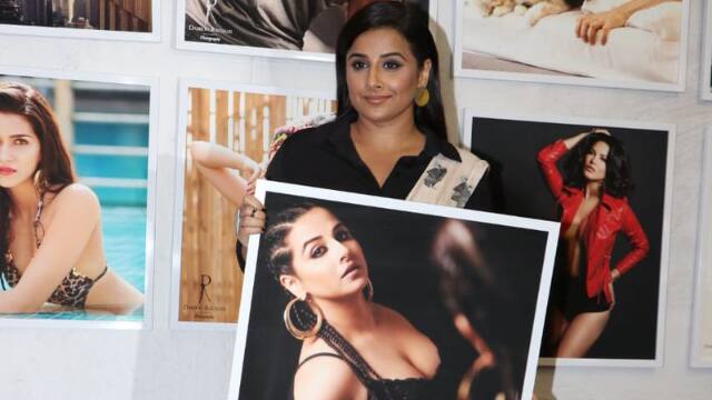 Vidya Balan's photo from Dabboo Ratnani's 2019 calendar will remind you of her look in 'Dirty Picture'.