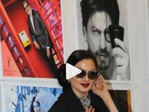 VIDEO: Rekha’s REACTION posing next to Amitabh Bachchan’s PIC at Dabboo Ratnani calendar launch will leave you in splits!