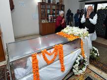 PM Narendra Modi visits ‘frank and fearless’ George Fernandes\' family, pays last tribute