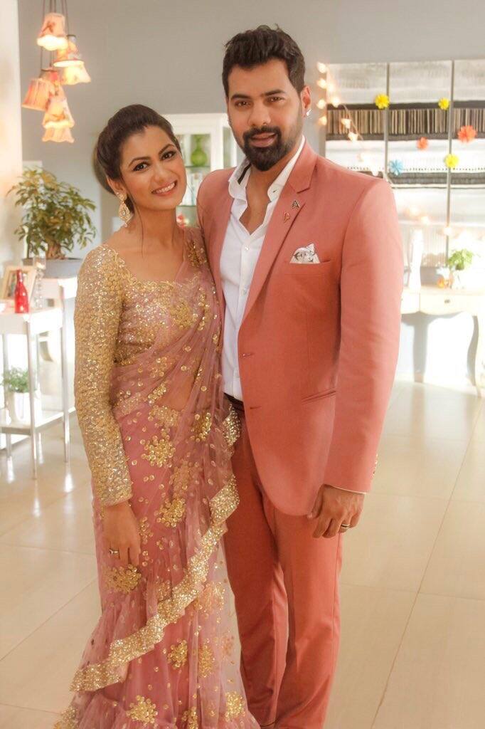 Whereas, Shabir Ahluwalia and Sriti Jha's 'Kumkum Bhagya' too has maintained its 10th position this week as well. . . . . . . Are you happy with the TRPs? Tell us in the comments section below! (Photo: Web)