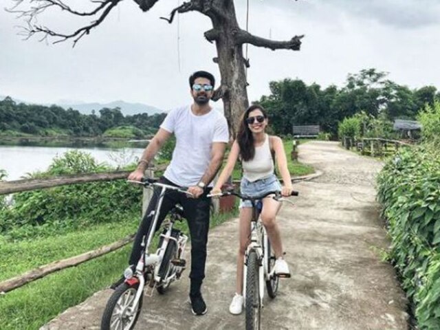 One year after his DIVORCE this TV actor finds love again! After his DIVORCE TV actor Avinash Sachdev finds love again in actress Palak Purswani?