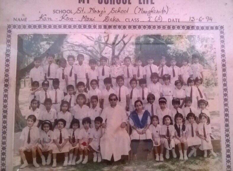 WOAH! Did you know Anushka Sharma & Sakshi Dhoni were classmates? See throwback pics here