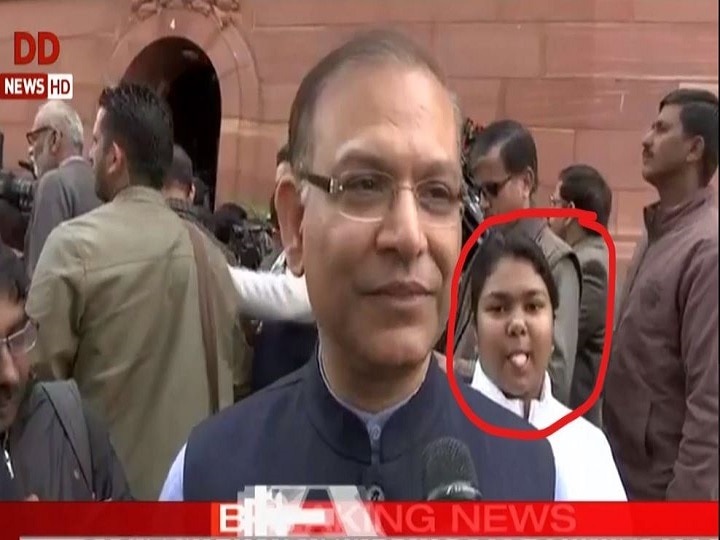 Budget 2019: Girl photobombs Union Minister Jayant Sinha outside parliament, hilarious video goes viral on internet Budget 2019: Girl photobombs Union Minister Jayant Sinha, hilarious video goes viral on internet