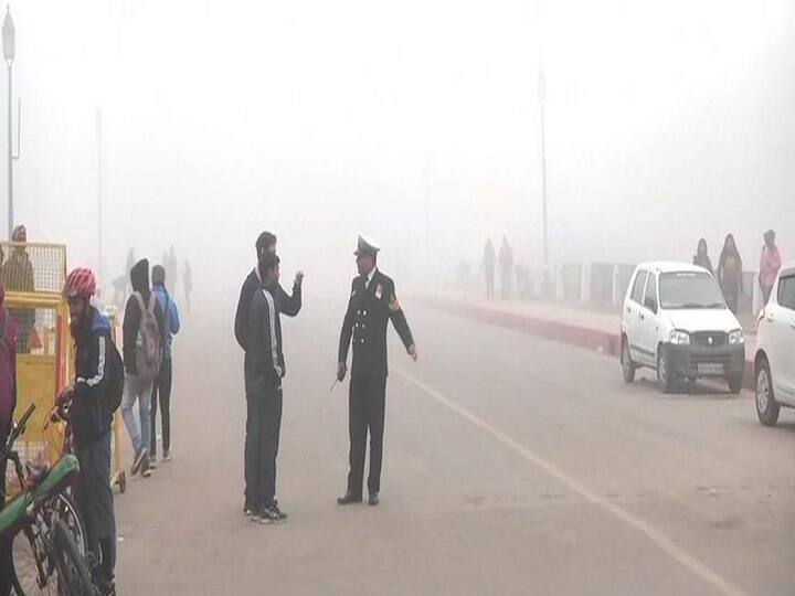 Following a foggy day, Delhi Traffic Police have issued an advisory on do-s and dont-s and have also shared safe driving tips with the comuters. (ANI)