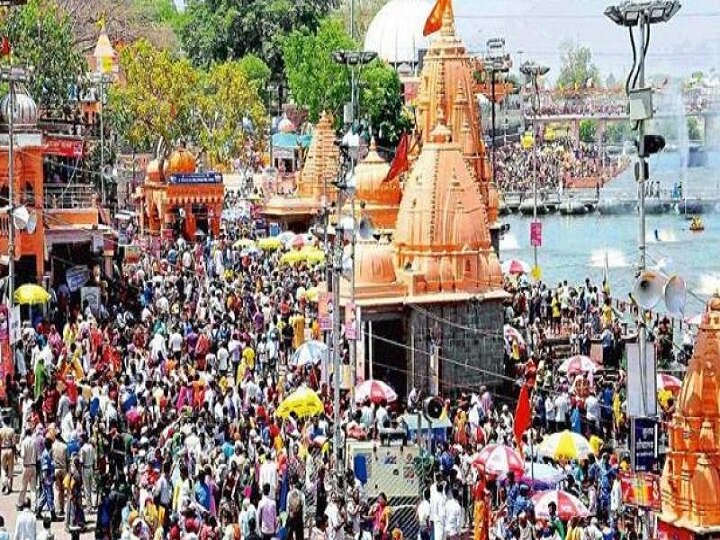 Identity flags of priests at Kumbh resemble symbols of political parties Identity flags of priests at Kumbh resemble symbols of political parties