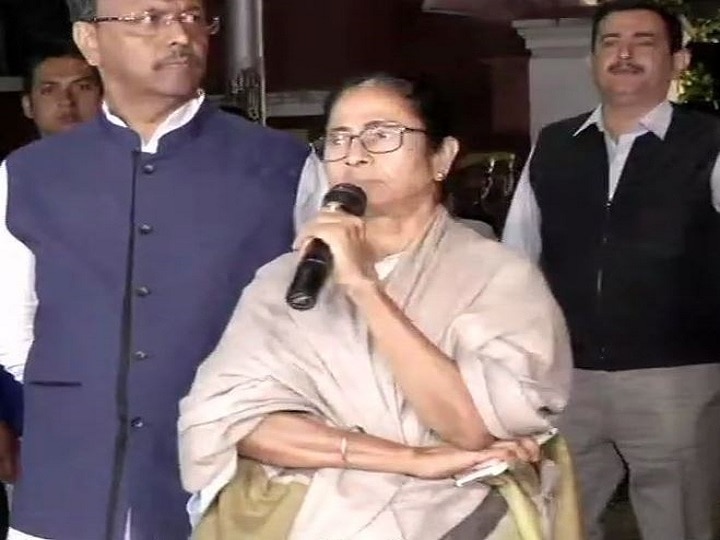 Kolkata Police-CBI face-off: 'Will continue Satyagraha till country is saved', says Mamata Banerjee; Opposition backs West Bengal CM, calls CBI 'mala fide' Kolkata Police-CBI face-off: The dramatic turn of events that have unfolded in last 24 hours